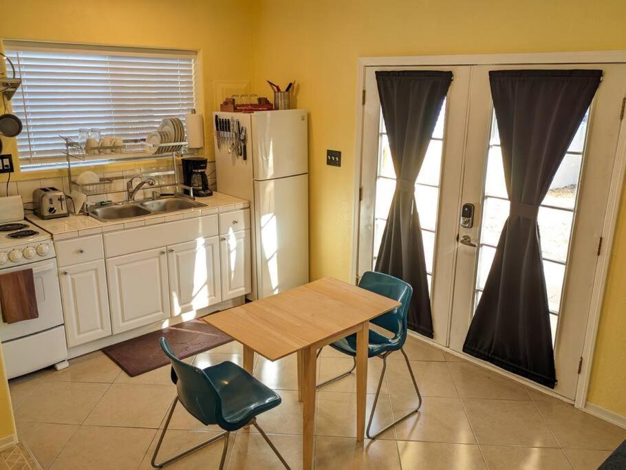 Guesthouse W/ Private Access And Patio Tucson Extérieur photo